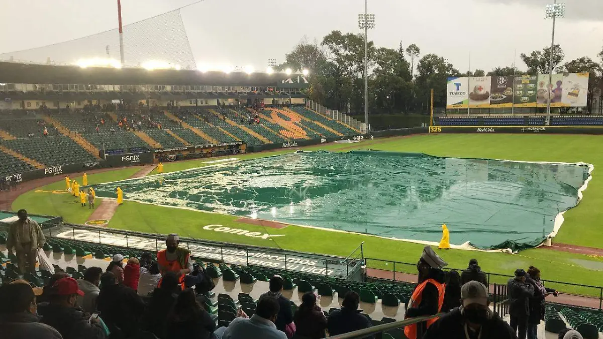 La lluvia volvió a hacer de las suyas retrasando el inicio de la última serie de la temporada entre los Guerreros de Oaxaca y los Pericos de Puebla